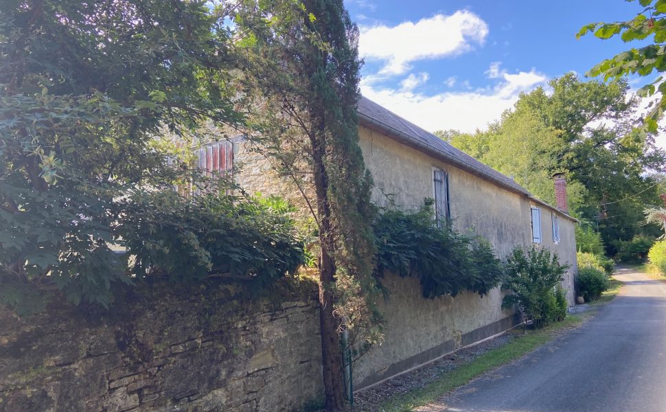 Superb ferme a quatre corps dans les vignes de Jurancon